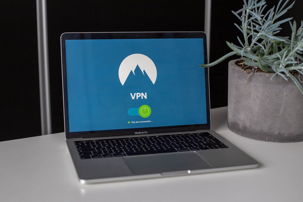 Quel VPN choisir pour une navigation rapide et sans fuite DNS ?